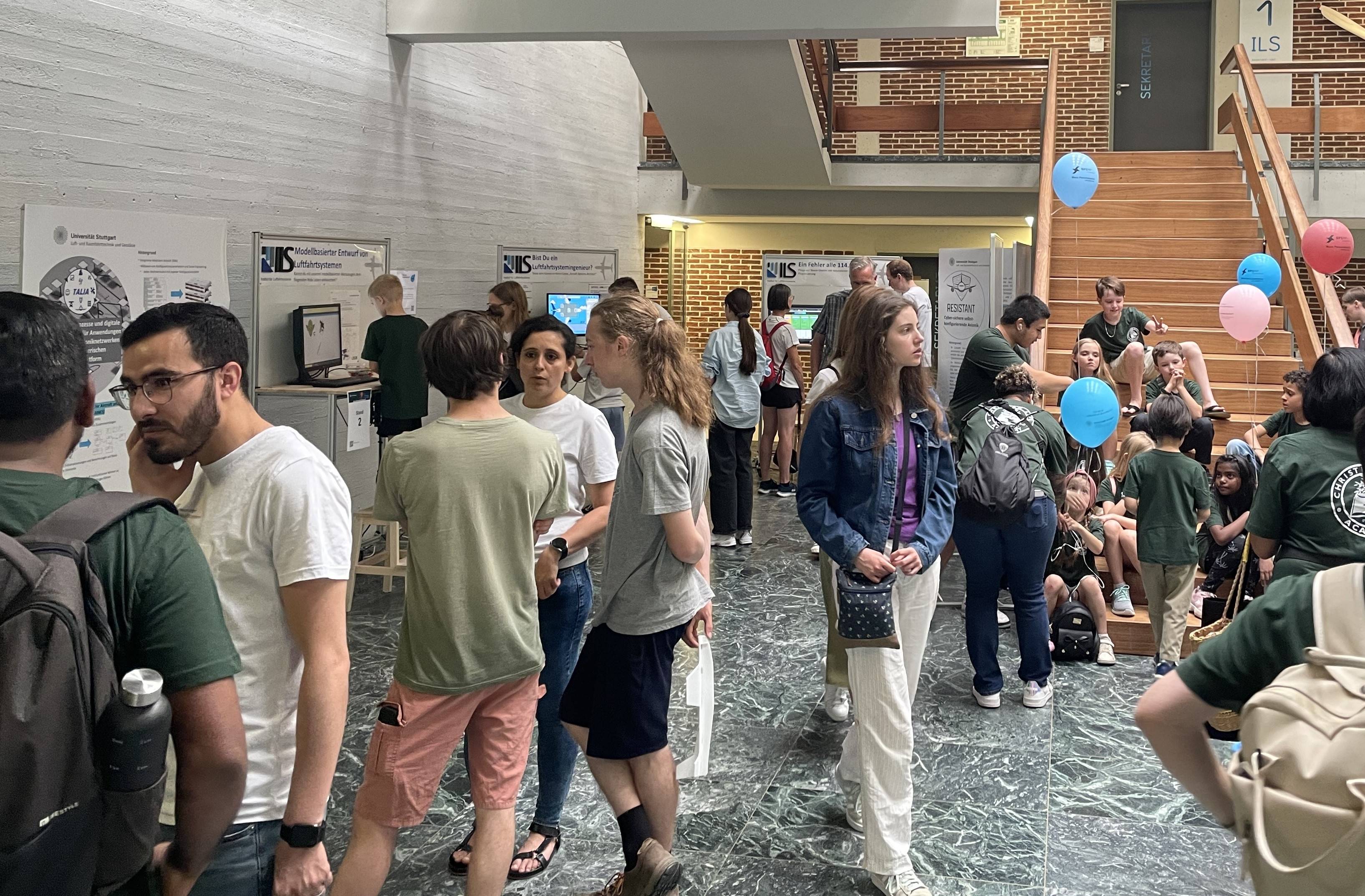 Besucher im Institut
