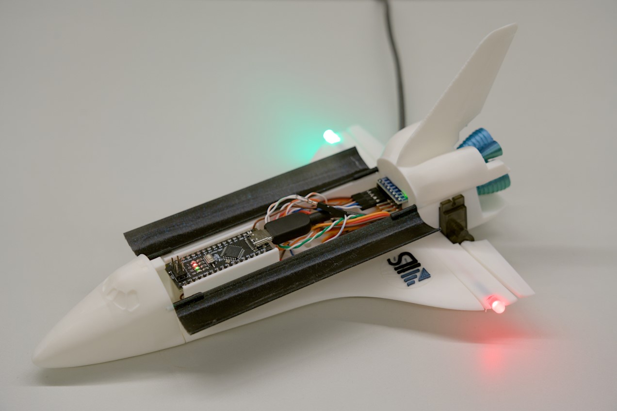 Ein blinkendes Mini-Spaceshuttle